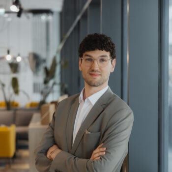 Das Bild zeigt Benedikt Hasmaier, Divisionsleiter für Care im Bereich Wien und Stabstellenleiter für nachhaltige Produktentwicklung.