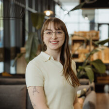 Das Bild zeigt Mariella Haas, die Stabstellenleiterin für Personalmanagement.